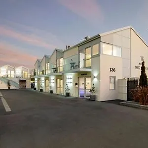 V 4*, Christchurch New Zealand